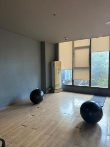 1-Bedroom Condo - Stunning Sunset at the City