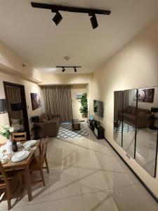 1-Bedroom Condo - Stunning Sunset at the City