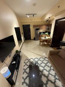 1-Bedroom Condo - Stunning Sunset at the City