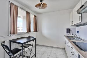 Cozy and Modern Apartment with View