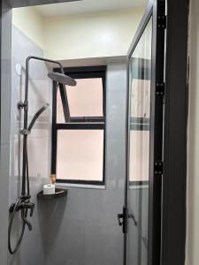 Serene - Bright & Cozy Apartment with Great Views