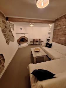 balconi 1911 - Traditional house in Ydroussa, Samos