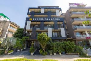 BK Studio And Rooms Near Huda City Centre
