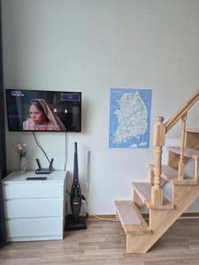 Hongdae Residence-5 1min from Hongik Uni station Exit #1