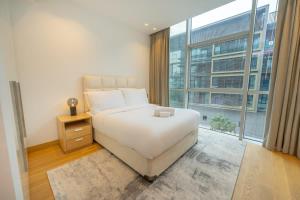 Chic 2Bedroom And Maids Room Apartment Mins from Dubai Mall