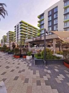 Marina Breeze - Beach Pool Spa Resort Jacuzzi Pool Sauna