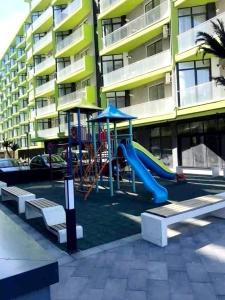 Marina Breeze - Beach Pool Spa Resort Jacuzzi Pool Sauna