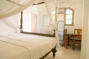 Barefoot Beach - Hiriketiya