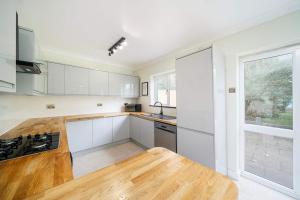 Stunning House & Free Parking & Central London