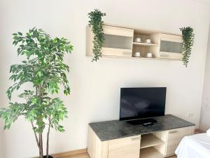 Prime Stay - Deluxe 1 Bedroom Apartment with Balcony