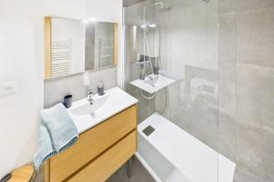 La Dauphine - Private Parking & Courtyard