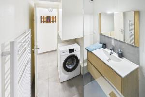 La Dauphine - Private Parking & Courtyard