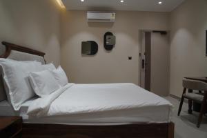 KMR Hotels & Resorts