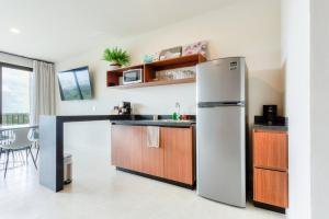 Great location Apartment with Rooftop Pool Gym