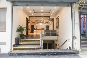 Via Aerosky Inn - Nr Yashobhoomi Convention Centre