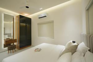 Royale Suites - 1 BHK Serviced Apartment