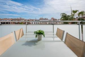 Sitges Spaces Oasis Penthouse 3 Bedroom, 2 Bathroom, Terrace, Pool, Sleeps up to 6