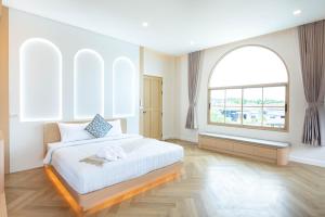 Brown Empire Pool Villa Pattaya