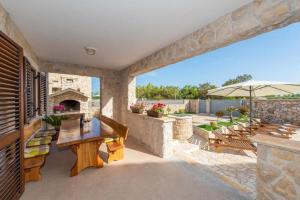 Villa -pool with whirpool and waterfall near sandy beach - by TRAVELER tourist agency Krk ID 2174