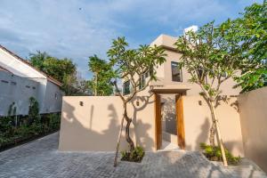 Chic Modern 4 Bedroom Villa in Canggu