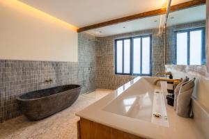 Chic Modern 4 Bedroom Villa in Canggu