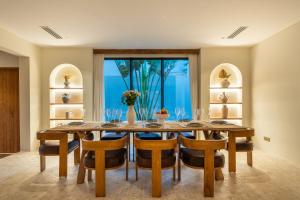 Chic Modern 4 Bedroom Villa in Canggu