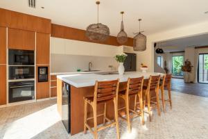 Chic Modern 4 Bedroom Villa in Canggu