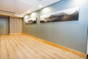 1007 Spacious 2Brdm City-Center Apartment