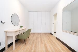 1007 Spacious 2Brdm City-Center Apartment