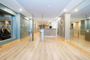 1007 Spacious 2Brdm City-Center Apartment