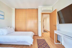 Algarve Ocean Tri-View Luxury Apartment Pool