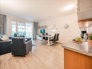 Dünenpark Binz - Komfortplus Ferienwohnung mit 1 Schlafzimmer und Balkon im Obergeschoss 205