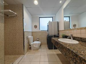 Modern, spacious, Luxe 5BR plus Maid condo in JBR, near JBR Beach, Marina view, By La Buena Vida Holiday Homes