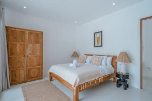 Villa LARRI - Modern & Luxury 3BR - Canggu Beach