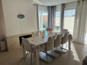 Villa Monica 500 m from Obidos Lagoon