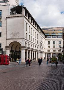 Welcome London - Stay at The Piazza!