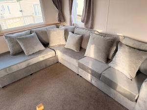 Sea Bliss Beachfront Caravan, 2 Bed King Ensuite, Sleeps 6, Wrap Decking, Crimdon Dene