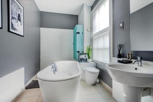 Welcome London - Stay at The Piazza!