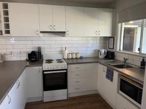 7 Salty Air Beach Shack Pets OK 350m to the beach!