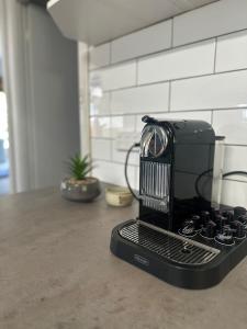 7 Salty Air Beach Shack Pets OK 350m to the beach!