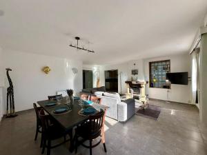 Villa Maguy - Piscine et jardin privée - Proche centre ville Aix en Provence - Parking - Boulodrome - Plancha