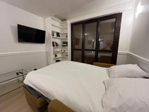 Suresnes 3 cozy rooms refurbished and parking!