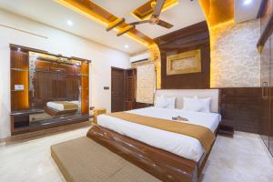 Alaya Stays Royal Valora Charming 5 BHK villa with Garden