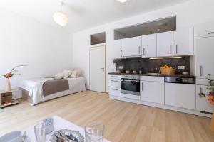 Modernes Airport-Apartment Bellavista mit Garten