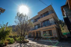 The Northwood Cottages Manali, Mountain View with balcony, near mall road, manali