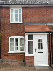 Two bedroom house in eye Suffolk with parking