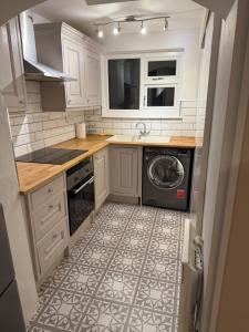 Two bedroom house in eye Suffolk with parking