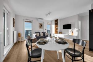 Yellow Soho Factory Elegant Apartment by BookingHost