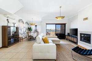 Casa Bayview Bliss - Sea Views Pool & BBQ Stroll to Beach and Ferragudo Village