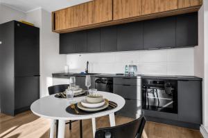 Yellow Soho Factory Elegant Apartment by BookingHost